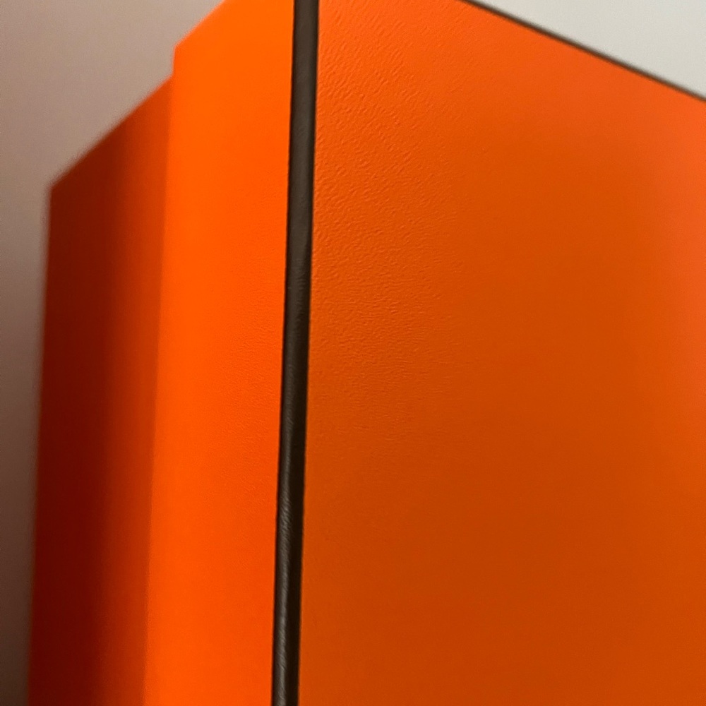 Medium orange box